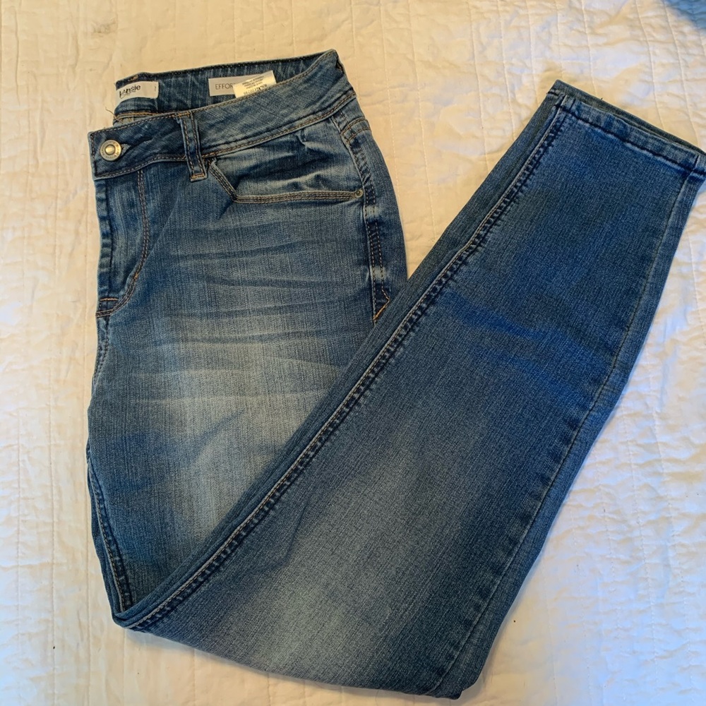 Mid-rise skinny jeans